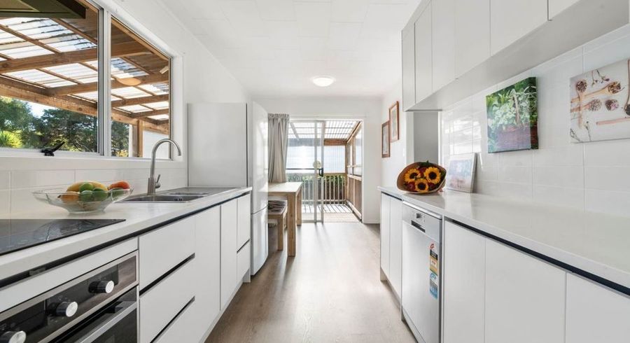  at 27 Contessa Drive, Glenfield, Auckland