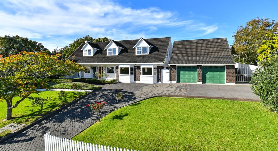  at 2 Rochas Place, Clover Park, Auckland