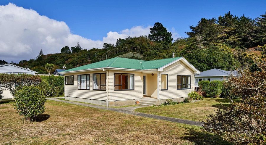  at 4 Mclellan Street, Tawa, Wellington