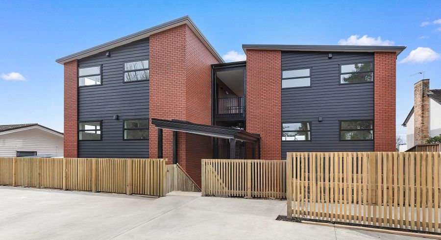  at 2/12 Ruakiwi Road, Hamilton Lake, Hamilton, Waikato