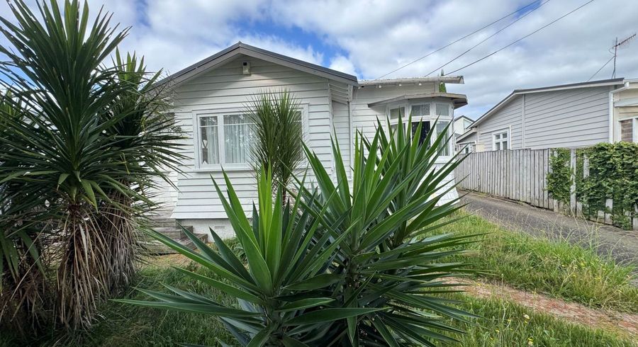  at 18 Walmer Road, Point Chevalier, Auckland City, Auckland