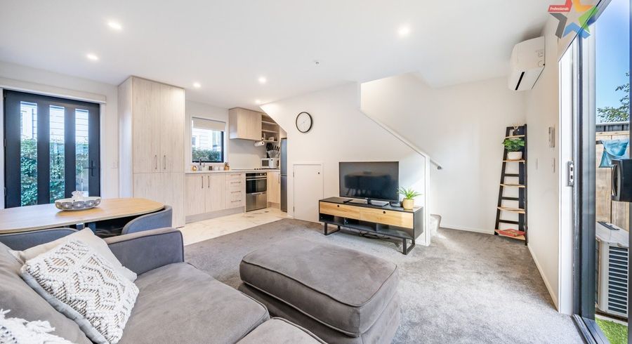  at 4/97 Whites Line East, Waiwhetū, Lower Hutt