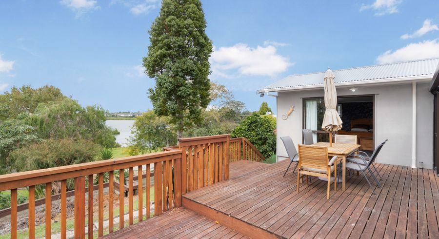 at 4 Lucas Place, Weymouth, Auckland