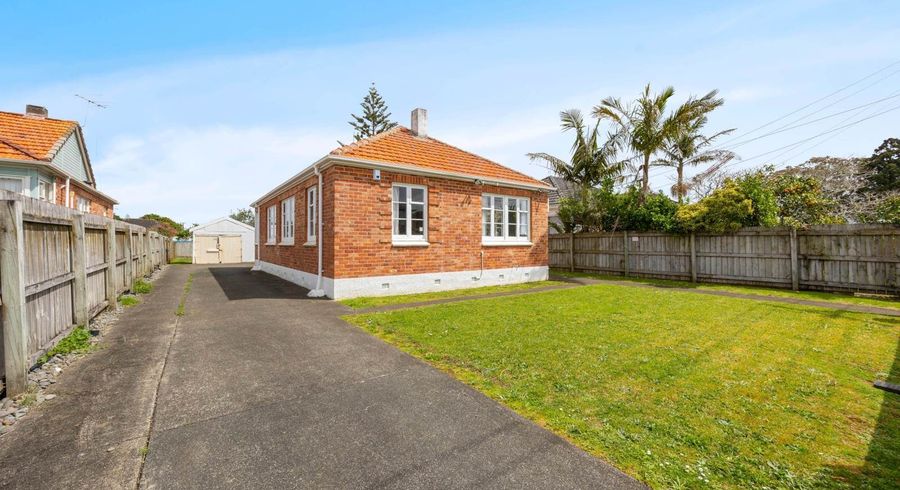  at 62 Parkinson Avenue, Mount Roskill, Auckland City, Auckland