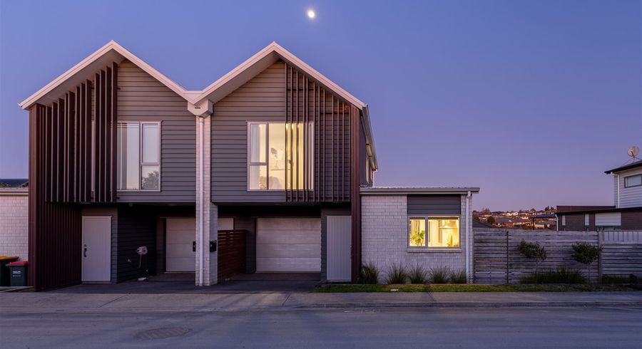  at 3 Springside Court, Huntington, Hamilton