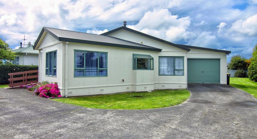  at 228 High Street North, Carterton