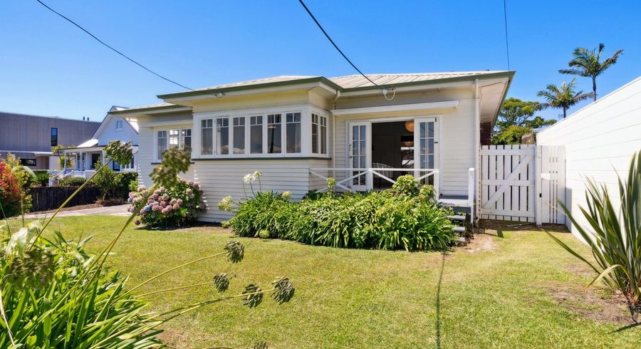  at 3 Marine Terrace, Bayswater, North Shore City, Auckland
