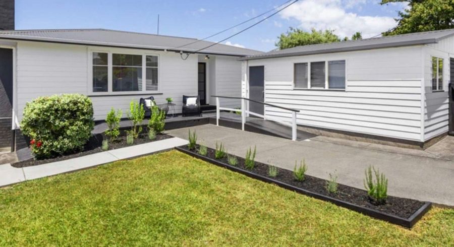  at 32 Neil Avenue, Te Atatu Peninsula, Waitakere City, Auckland