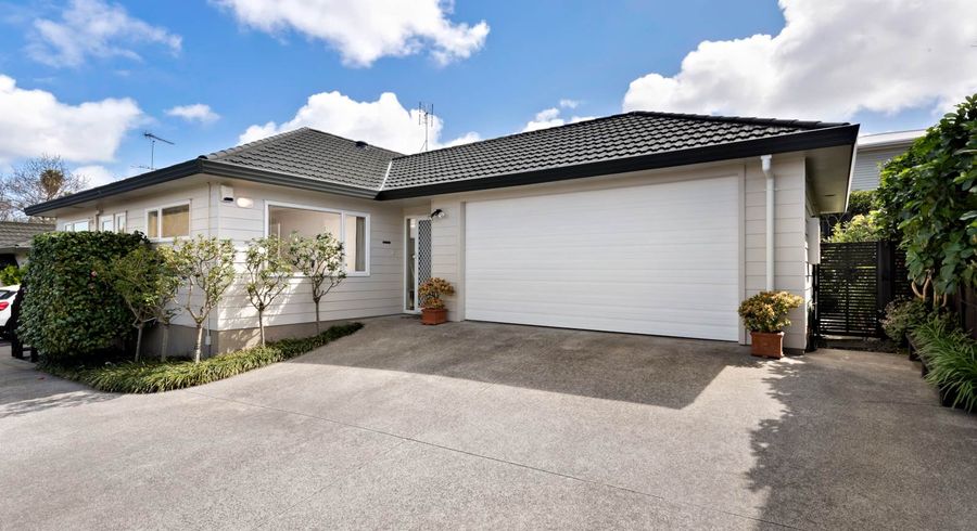  at 2/73 Vincent Street, Howick, Auckland