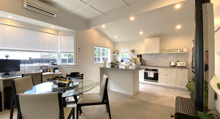  at 2/52 Dominion Street, Takapuna, North Shore City, Auckland