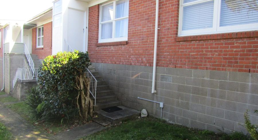  at 2/24 Knights Road, Rothesay Bay, North Shore City, Auckland