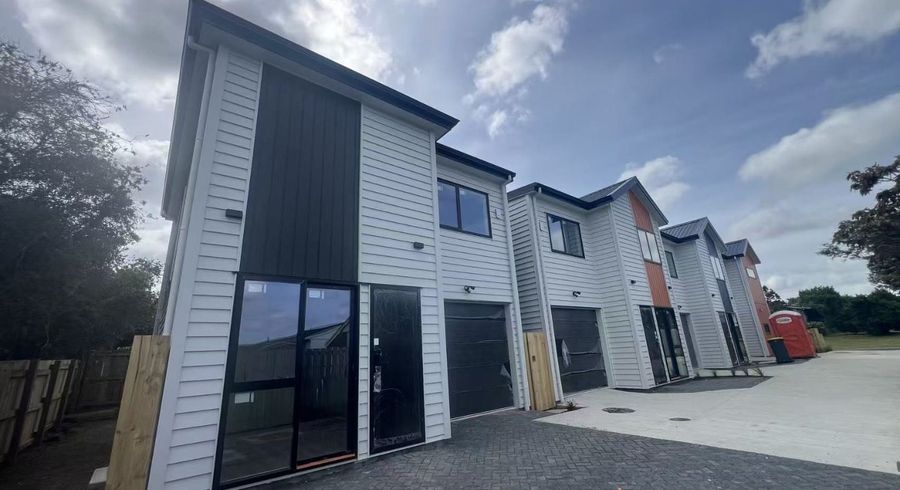  at 2/5  Calthorp Close, Favona, Manukau City, Auckland