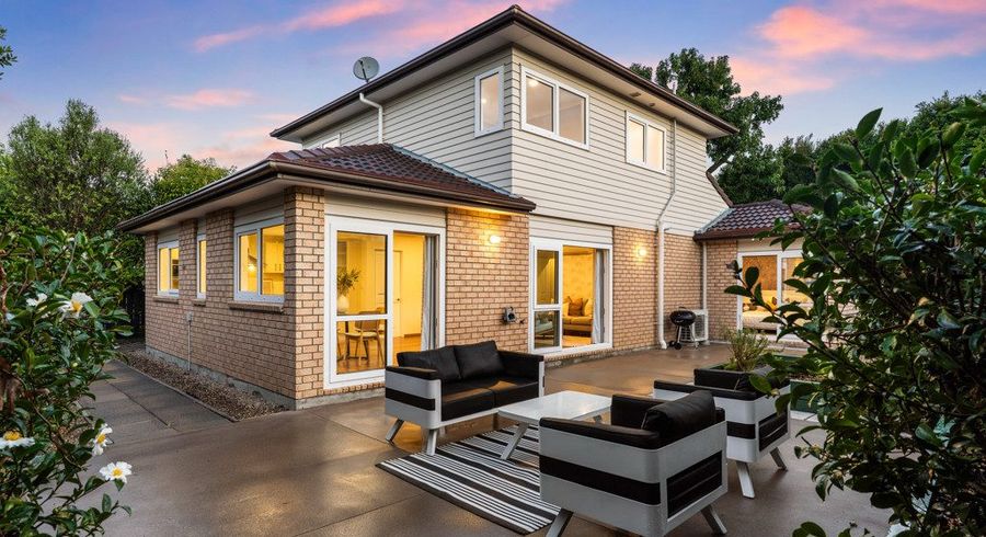 at 2/54 Fairclough Road, Beach Haven, Auckland