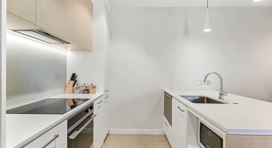  at 210/4 Bute Road, Browns Bay, North Shore City, Auckland
