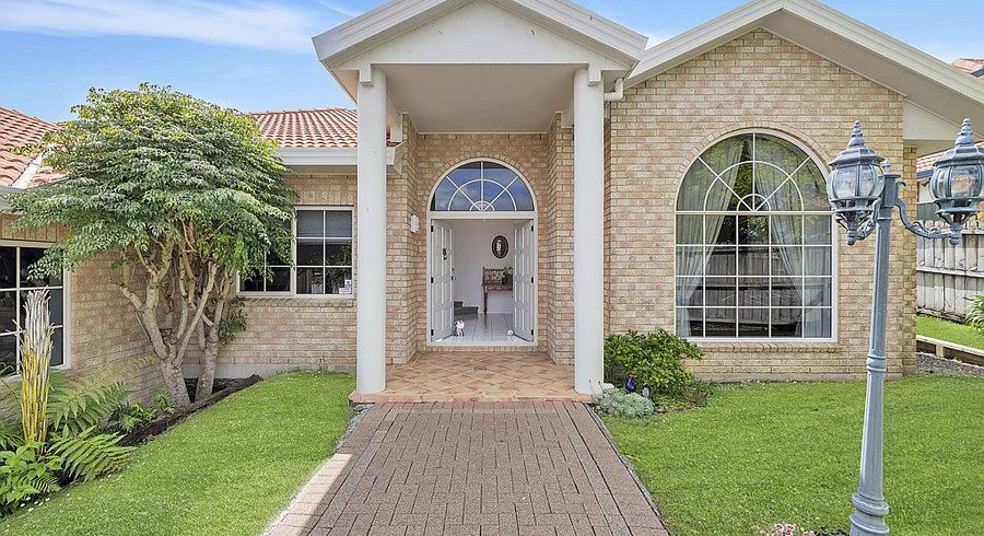  at 11 Sandalwood Place, Somerville, Manukau