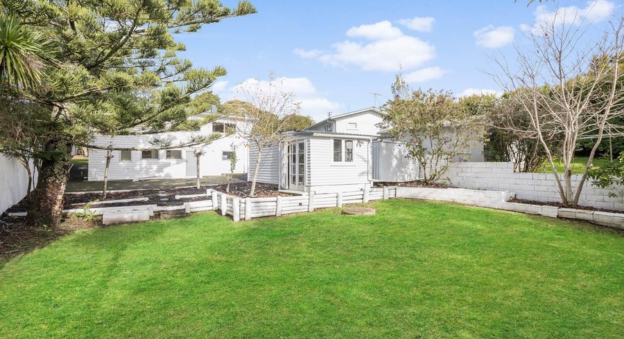  at 21 Golf Road, New Lynn, Auckland