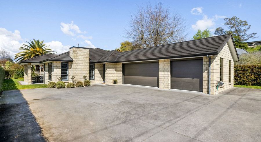  at 14 Bronte Place, Leamington, Cambridge