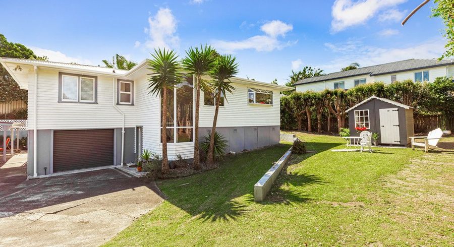  at 19 Lantana Road, Green Bay, Auckland