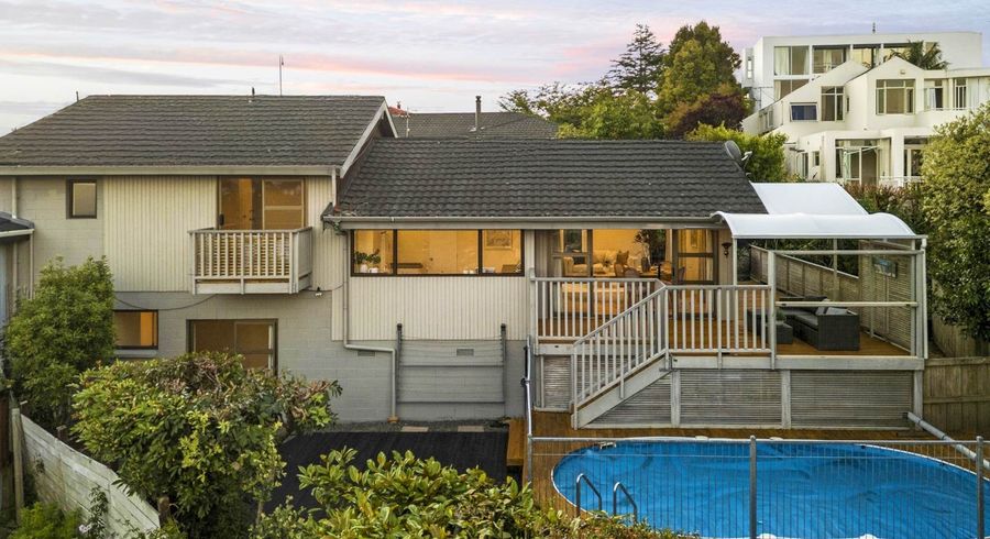  at 1/32 Montclair Rise, Browns Bay, North Shore City, Auckland