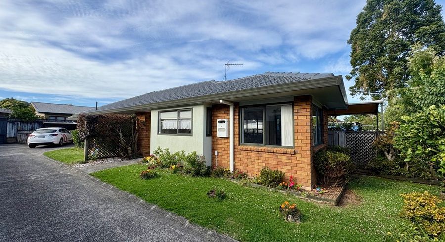  at 3 Grande Vue Road, Papatoetoe, Manukau City, Auckland