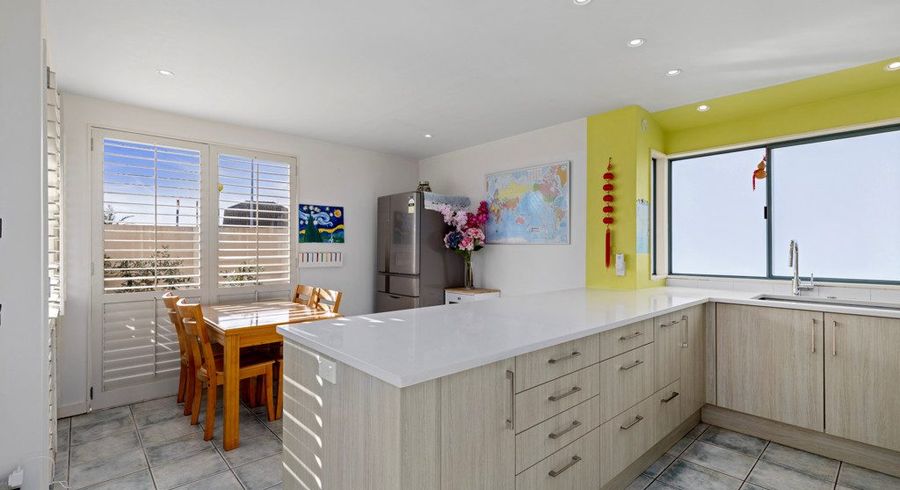  at 1/208 East Coast Road, Forrest Hill, Auckland