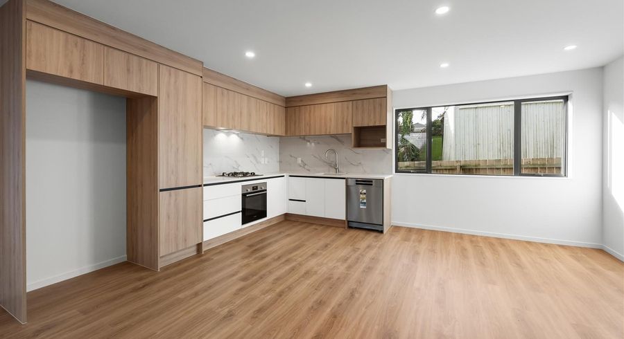  at Lot 5, 6 Woodhouse Place, West Harbour, Waitakere City, Auckland