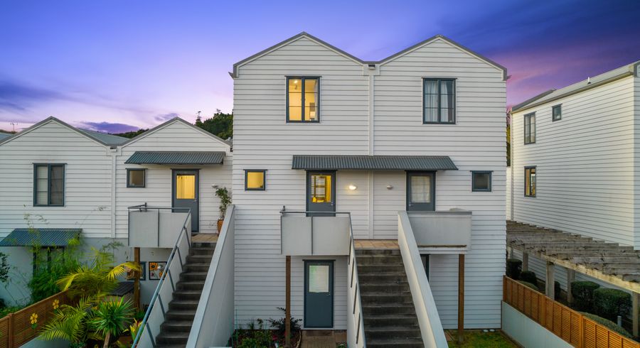  at 18/5 Carolina Place, Albany, Auckland