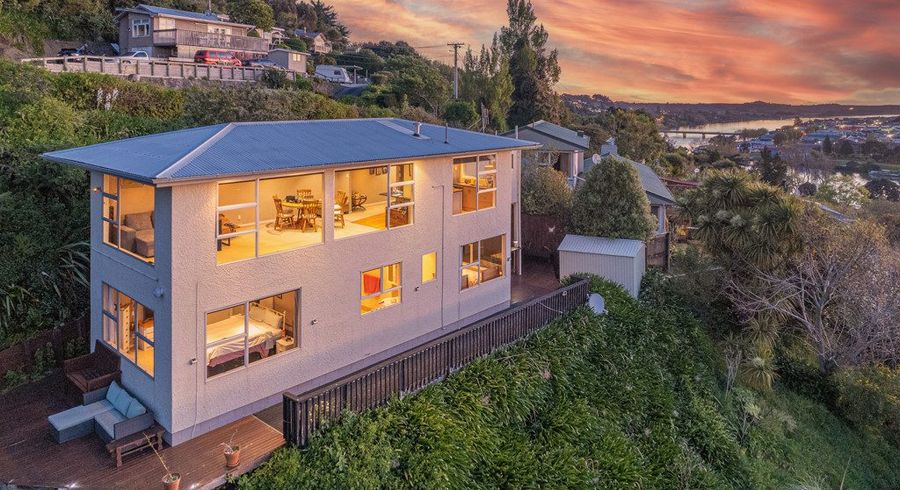  at 27 Wairere Road, Bastia Hill, Whanganui