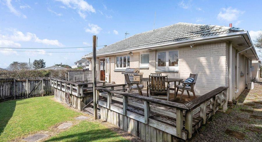  at 1/1 Gloria Avenue, Te Atatu Peninsula, Auckland