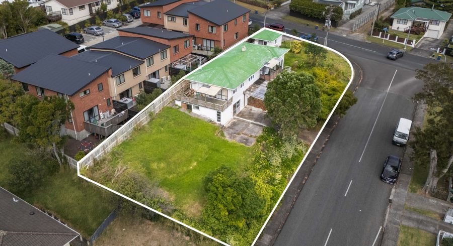  at 84 Awaroa Road, Sunnyvale, Waitakere City, Auckland