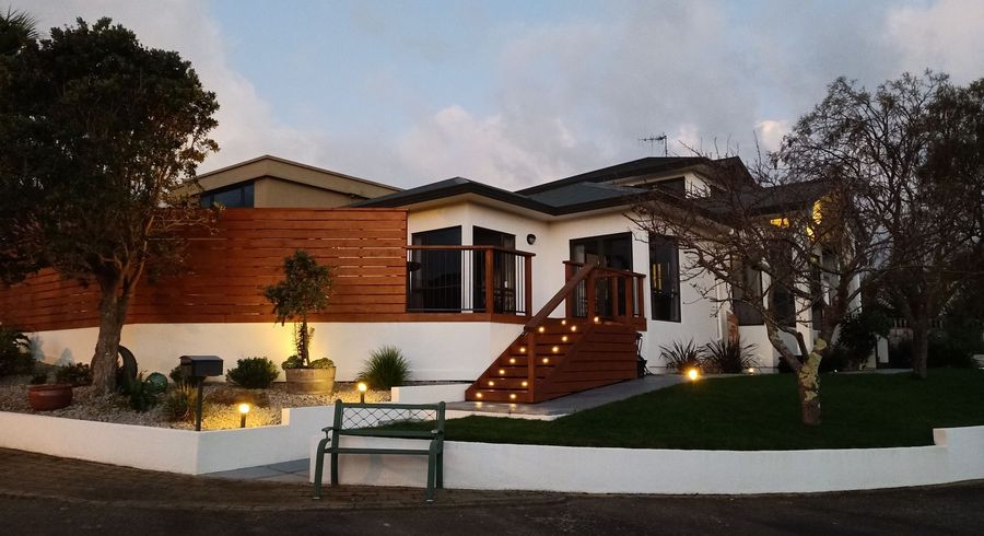  at 5 The Strand, Fitzherbert, Palmerston North, Manawatu / Whanganui