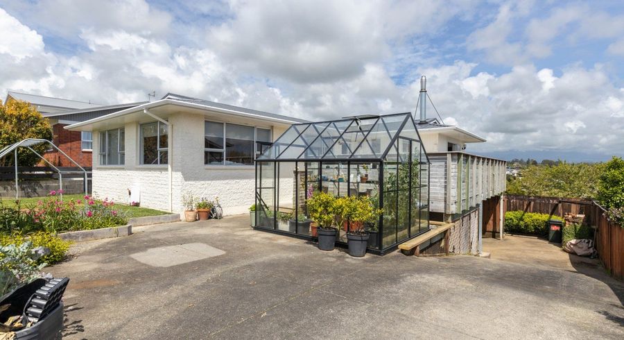  at 17 Longview Drive, Merrilands, New Plymouth