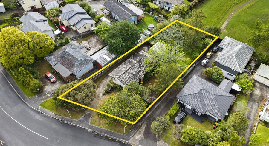  at 11 Juniper Road, Sunnynook, North Shore City, Auckland