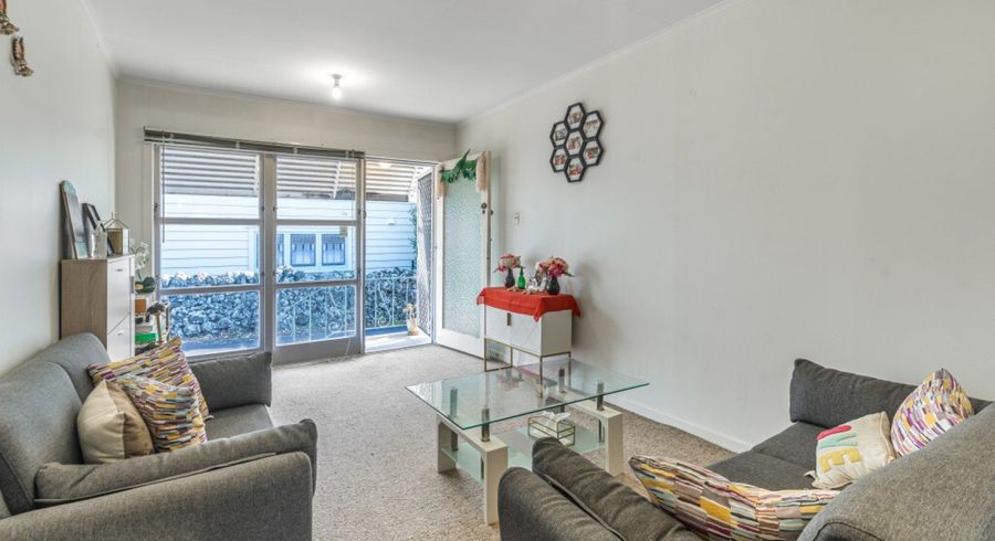  at 2/61 View Road, Mount Eden, Auckland