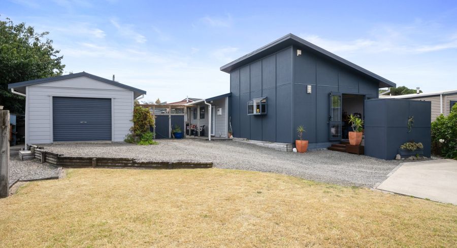  at 33 Rutherford Drive, Waikanae Beach, Waikanae