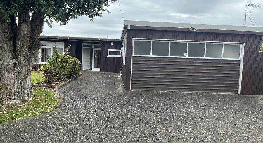  at 27 Ealing Crescent, Beachlands, Auckland