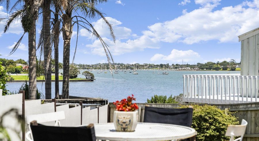  at 2/22 Bramley Drive, Farm Cove, Manukau City, Auckland