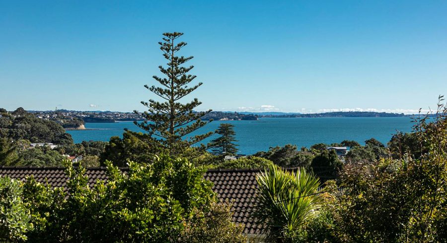  at 1/164 Beach Road, Campbells Bay, Auckland