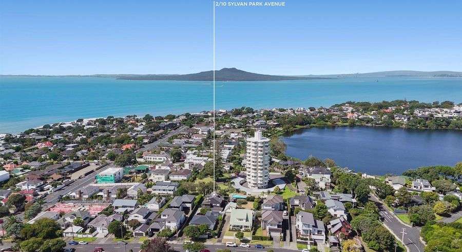 at 2/10 Sylvan Park Avenue, Milford, North Shore City, Auckland