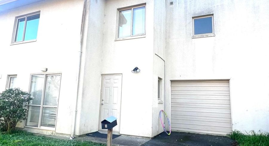  at 3 Lockingston Avenue, Henderson, Waitakere City, Auckland