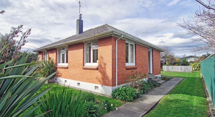  at 248 High Street North, Carterton