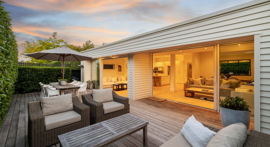  at 33 Hawkesbury Avenue, St Albans, Christchurch