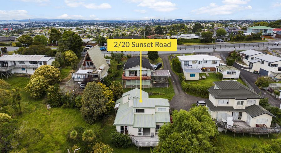  at 2/20 Sunset Road, Unsworth Heights, North Shore City, Auckland