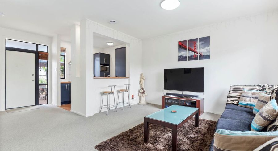  at 42/2 Armoy Drive, East Tamaki, Manukau City, Auckland