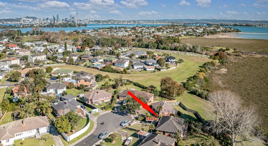  at 24 Philomel Crescent, Bayswater, Auckland