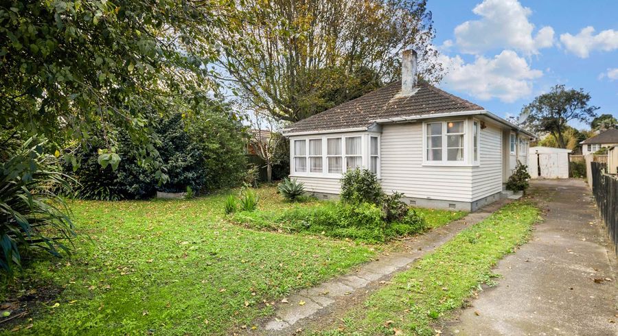  at 34 Ropata Avenue, Point England, Auckland