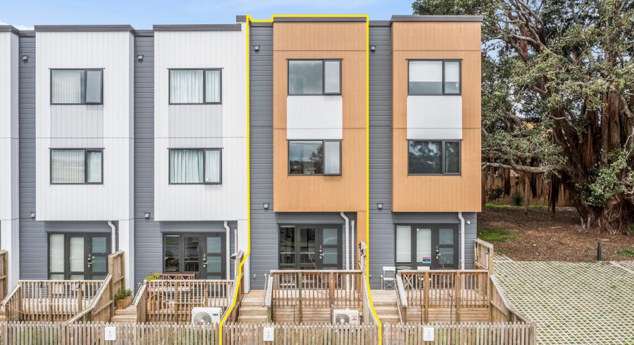  at 2/17 Panama Road, Mount Wellington, Auckland