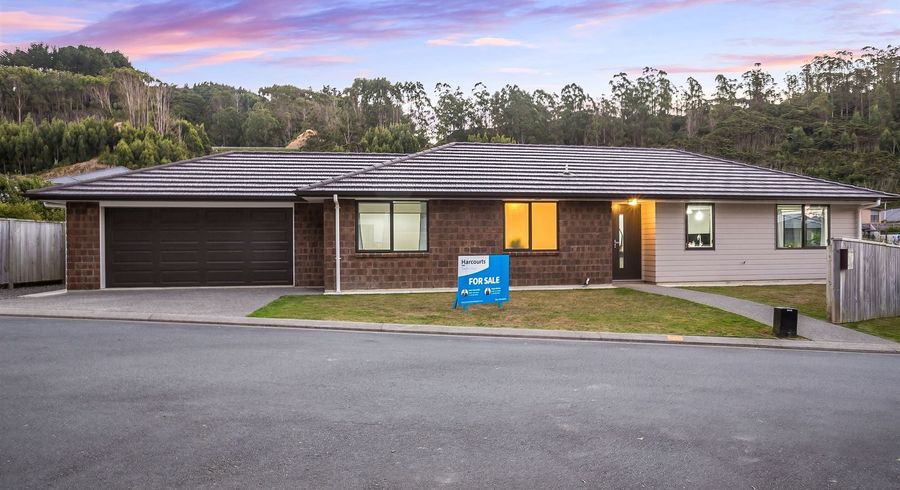  at 8 Hull Place, Whitby, Porirua, Wellington