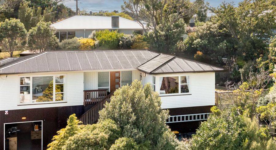  at 16 Griffiths Grove, Newlands, Wellington