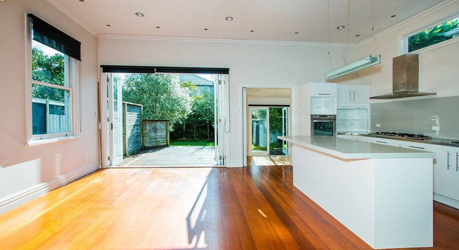  at 4 Graysons Lane, Mount Eden, Auckland City, Auckland